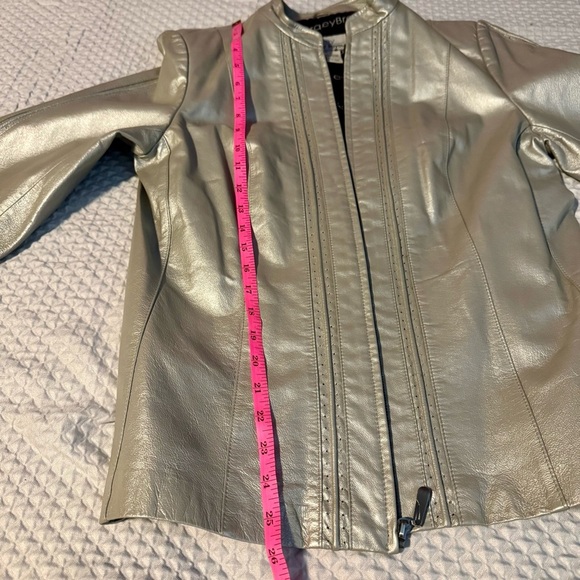 Vintage Women's Silver Leather Jacket | Good Vintage Condition - Picture 8 of 9